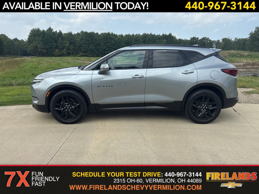 2023 Chevrolet Blazer RS photo 2