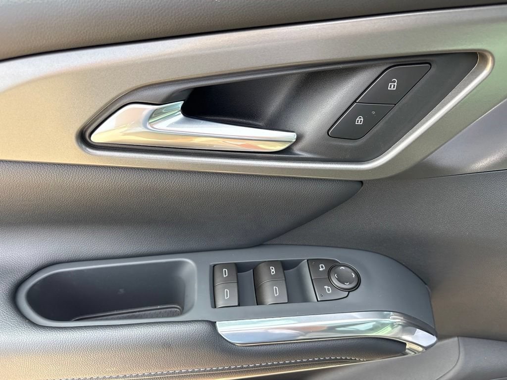 2027 Chevrolet Traverse LT - Photo 13