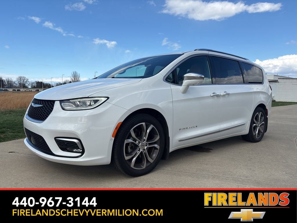 2022 Chrysler Pacifica Pinnacle's photo