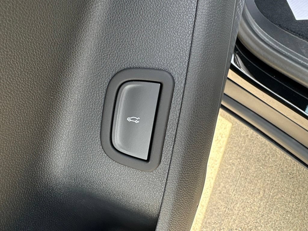 2027 Chevrolet Traverse LT - Photo 14