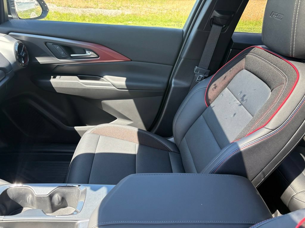 2025 Chevrolet Equinox EV RS - Photo 16