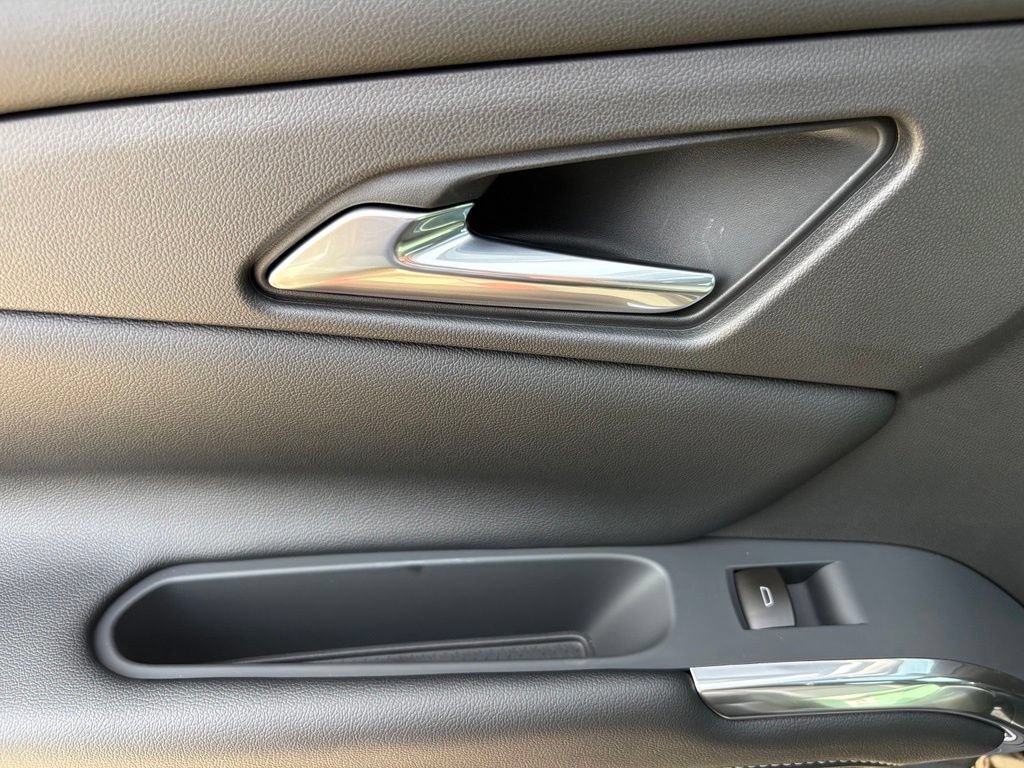 2027 Chevrolet Traverse LT - Photo 43