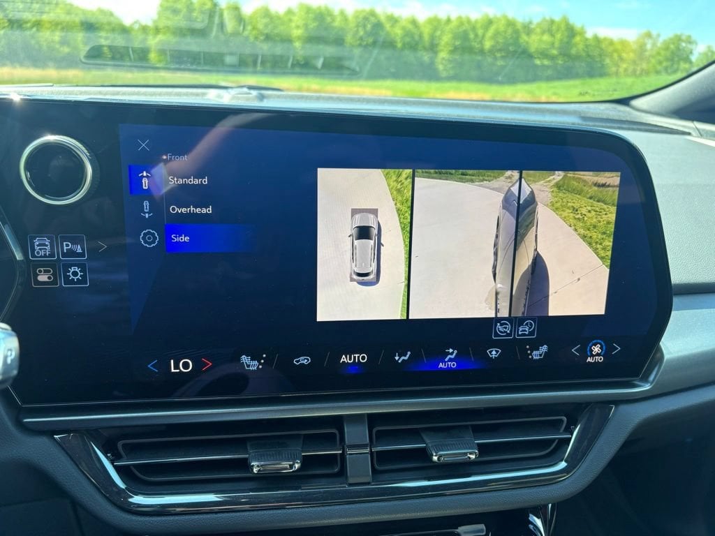 2025 Chevrolet Equinox EV RS - Photo 24