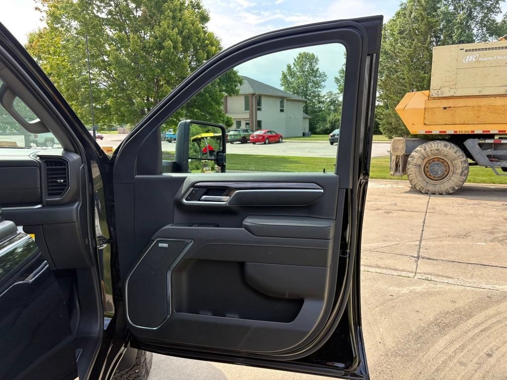 2026 Chevrolet Silverado 3500 HD LTZ - Photo 39