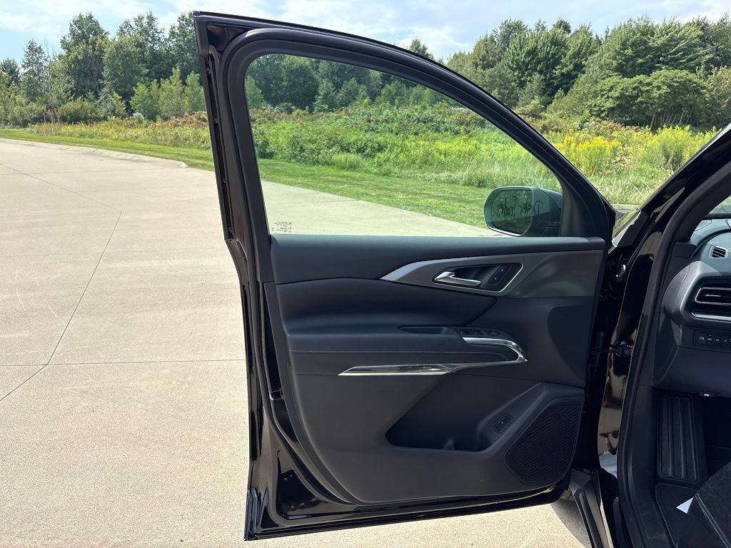 2027 Chevrolet Traverse LT - Photo 12