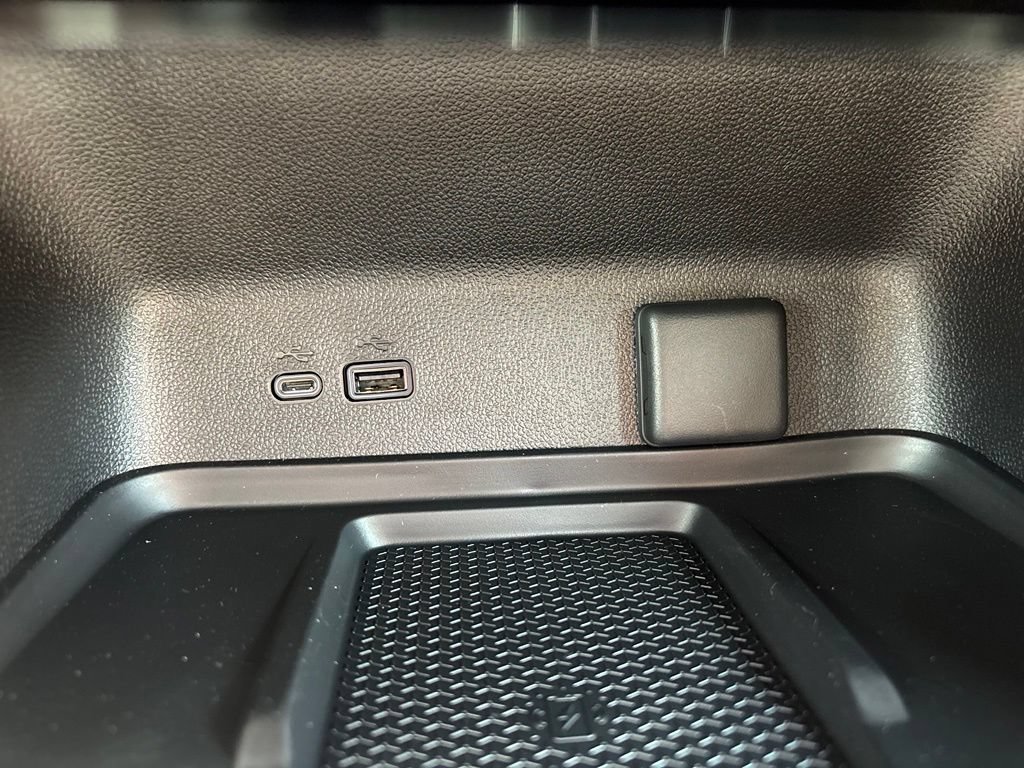 2027 Chevrolet Traverse LT - Photo 23