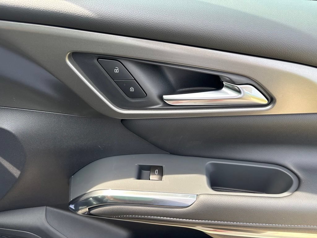2027 Chevrolet Traverse LT - Photo 30
