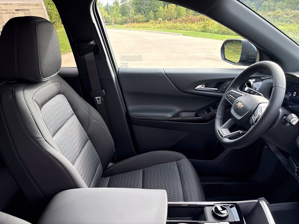 2027 Chevrolet Equinox LT - Photo 29