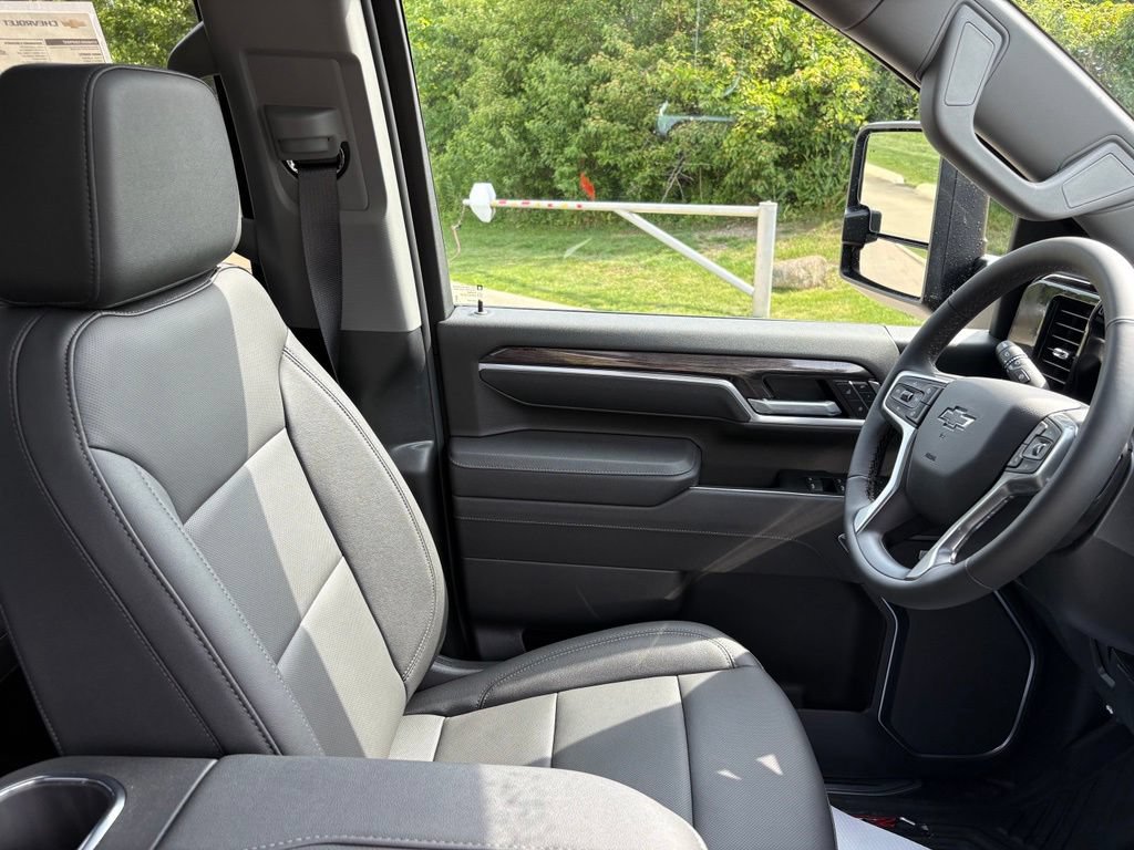 2026 Chevrolet Silverado 3500 HD LTZ - Photo 43