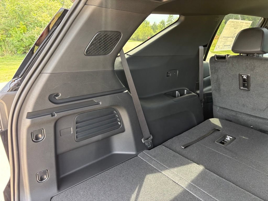 2027 Chevrolet Traverse LT - Photo 51