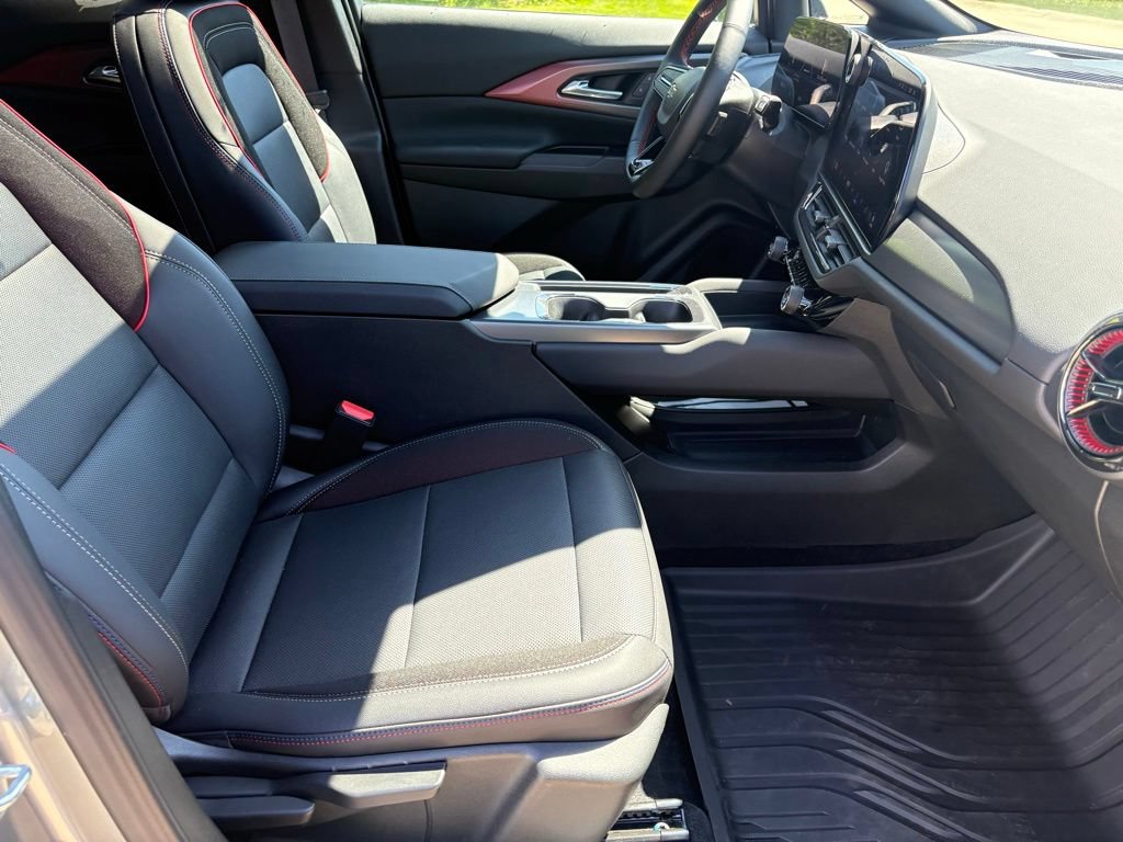 2025 Chevrolet Equinox EV RS - Photo 36