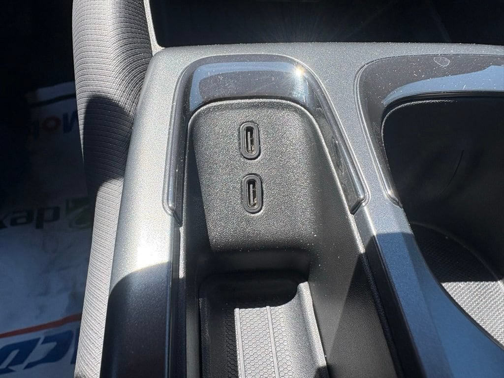 2025 Chevrolet Equinox EV RS - Photo 30