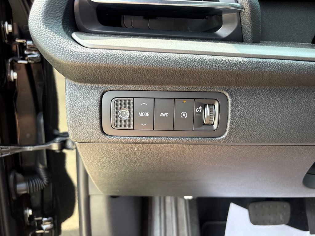 2027 Chevrolet Traverse LT - Photo 17