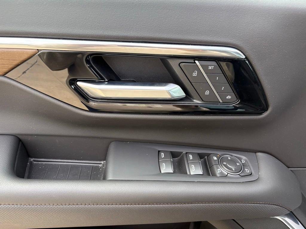 2026 Chevrolet Suburban High Country - Photo 14