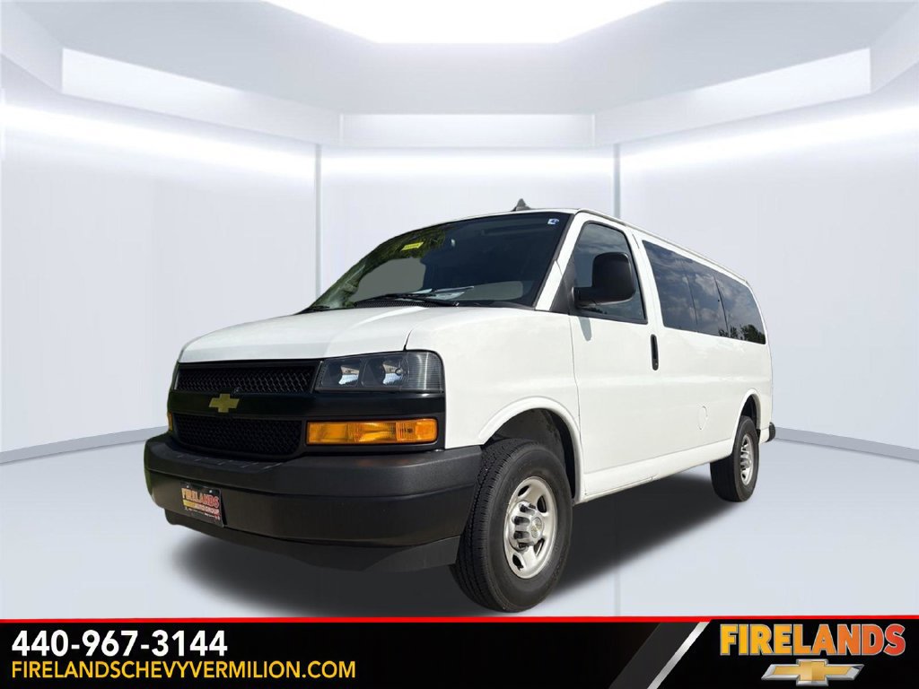 2023 Chevrolet Express Passenger 3500 1LS Van