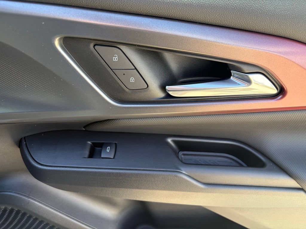 2025 Chevrolet Equinox EV RS - Photo 35