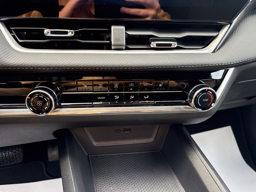 2027 Chevrolet Equinox LT - Photo 21