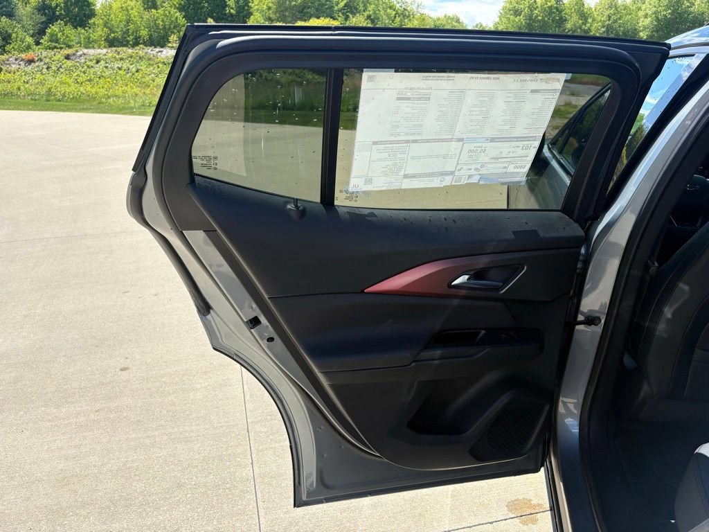 2025 Chevrolet Equinox EV RS - Photo 47
