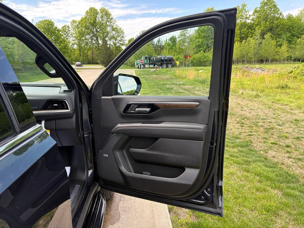 2026 Chevrolet Suburban High Country - Photo 38