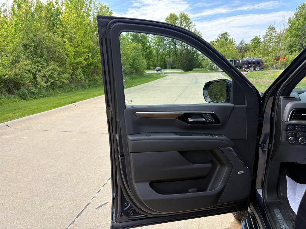 2026 Chevrolet Suburban High Country - Photo 13