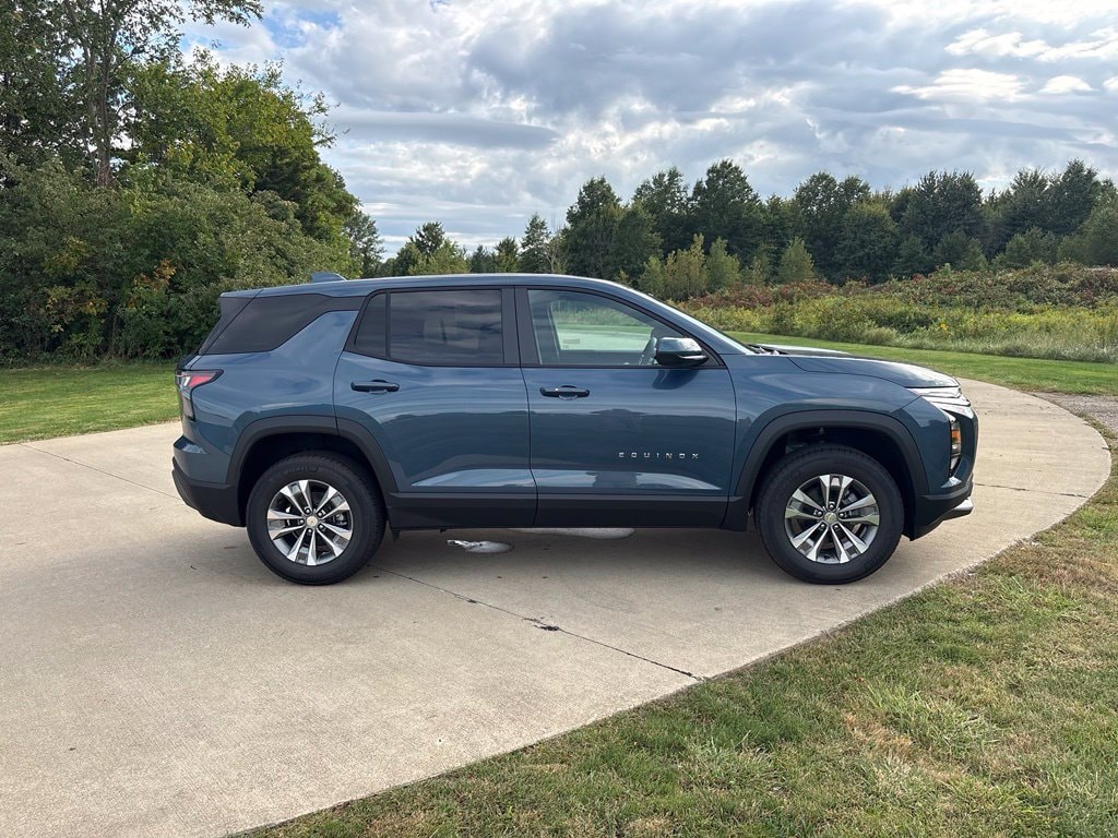 2027 Chevrolet Equinox LT - Photo 10