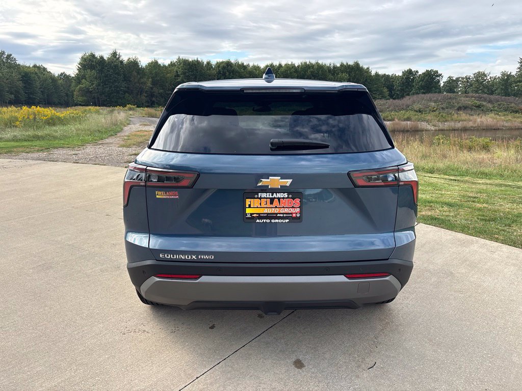 2027 Chevrolet Equinox LT - Photo 8