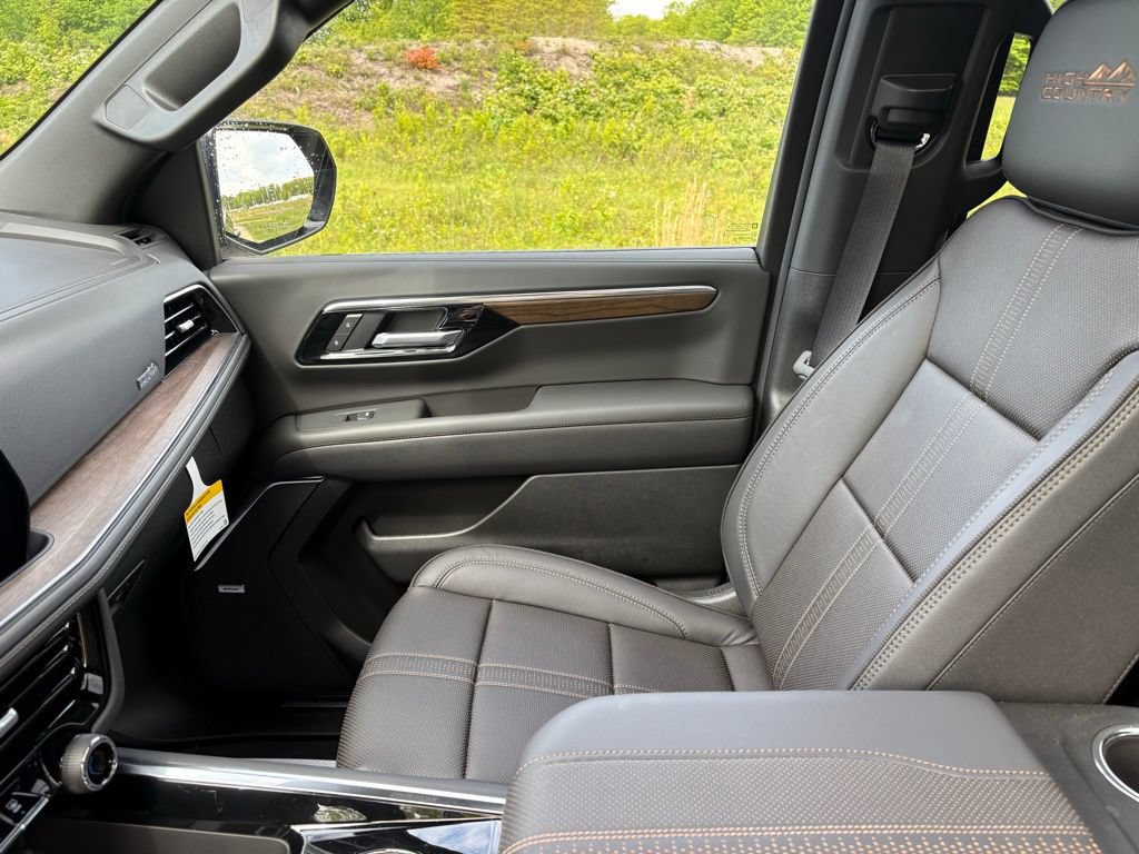 2026 Chevrolet Suburban High Country - Photo 17