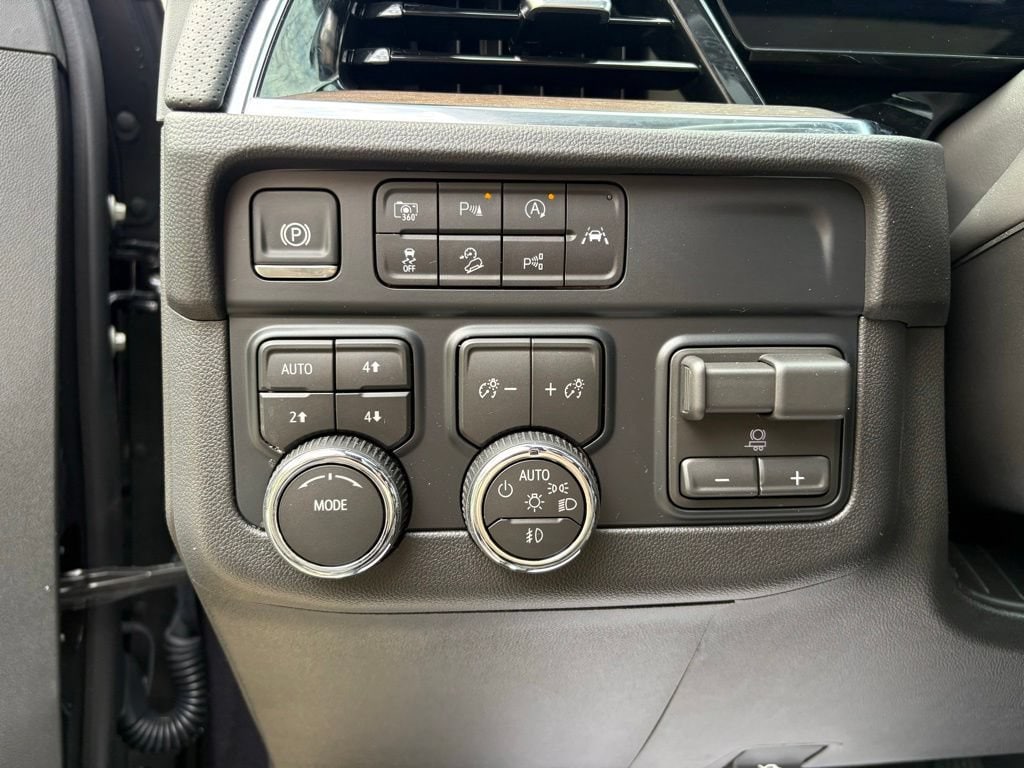2026 Chevrolet Suburban High Country - Photo 18