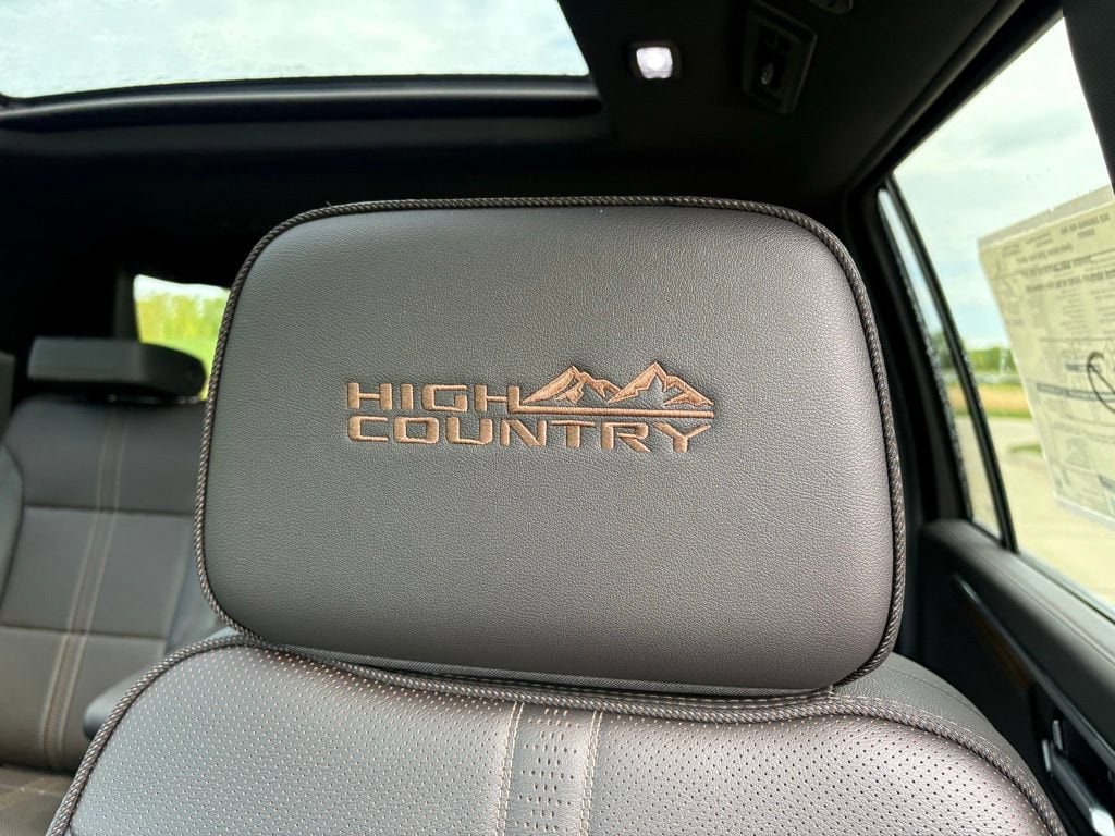2026 Chevrolet Suburban High Country - Photo 4