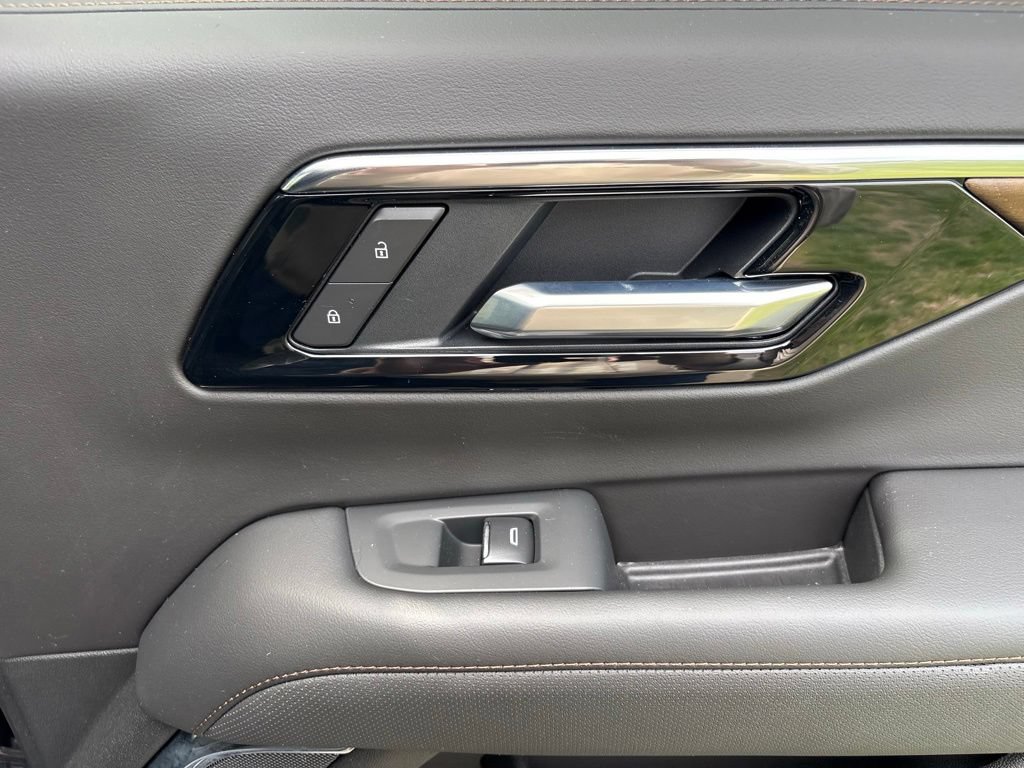 2026 Chevrolet Suburban High Country - Photo 46