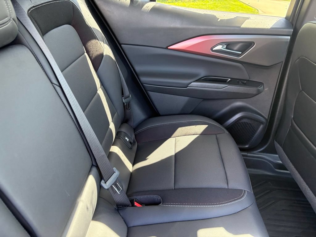 2025 Chevrolet Equinox EV RS - Photo 43