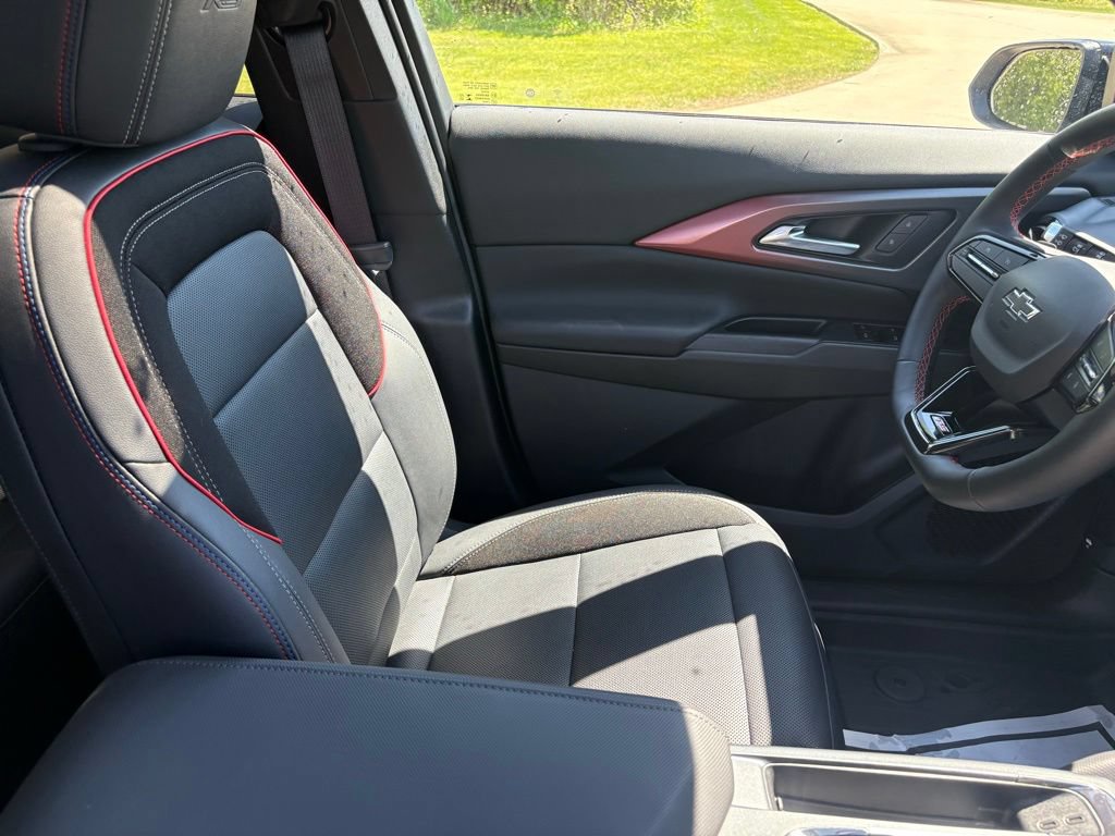2025 Chevrolet Equinox EV RS - Photo 37