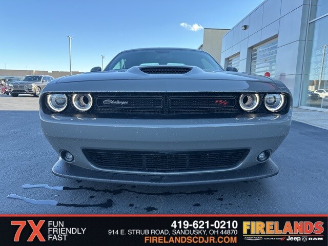 2023 Dodge Challenger R/T Scat Pack photo 2