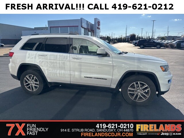 2017 Jeep Grand Cherokee Laredo photo 2
