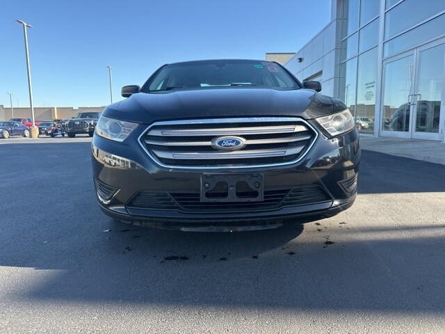 2015 Ford Taurus SE photo 2