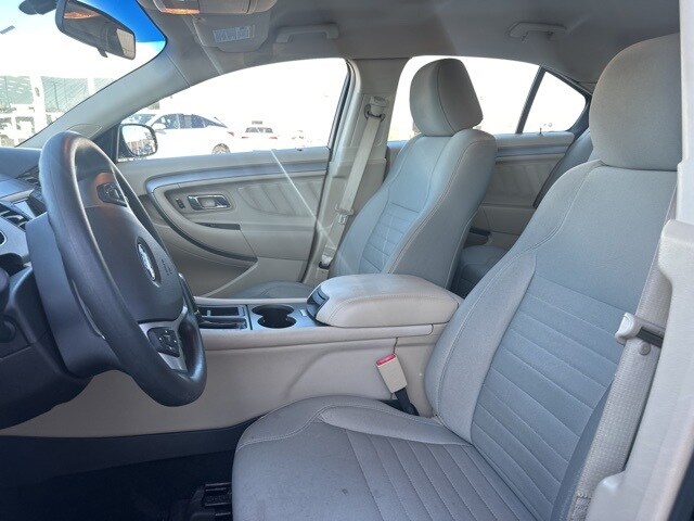 2015 Ford Taurus SE photo 4