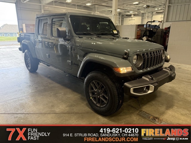 2026 Jeep Gladiator Sport S's photo