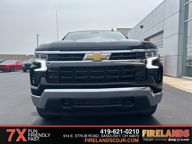 2025 Chevrolet Silverado 1500 LT photo 2