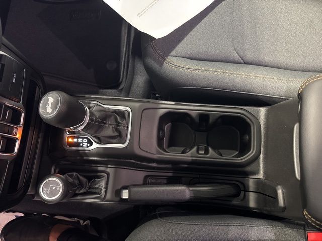 2025 Jeep Wrangler 4-Door Sahara - Photo 28
