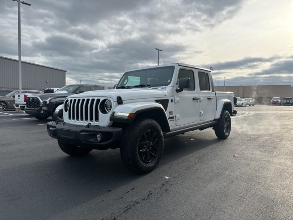 Used 2023 Jeep Gladiator Sport Truck Crew Cab