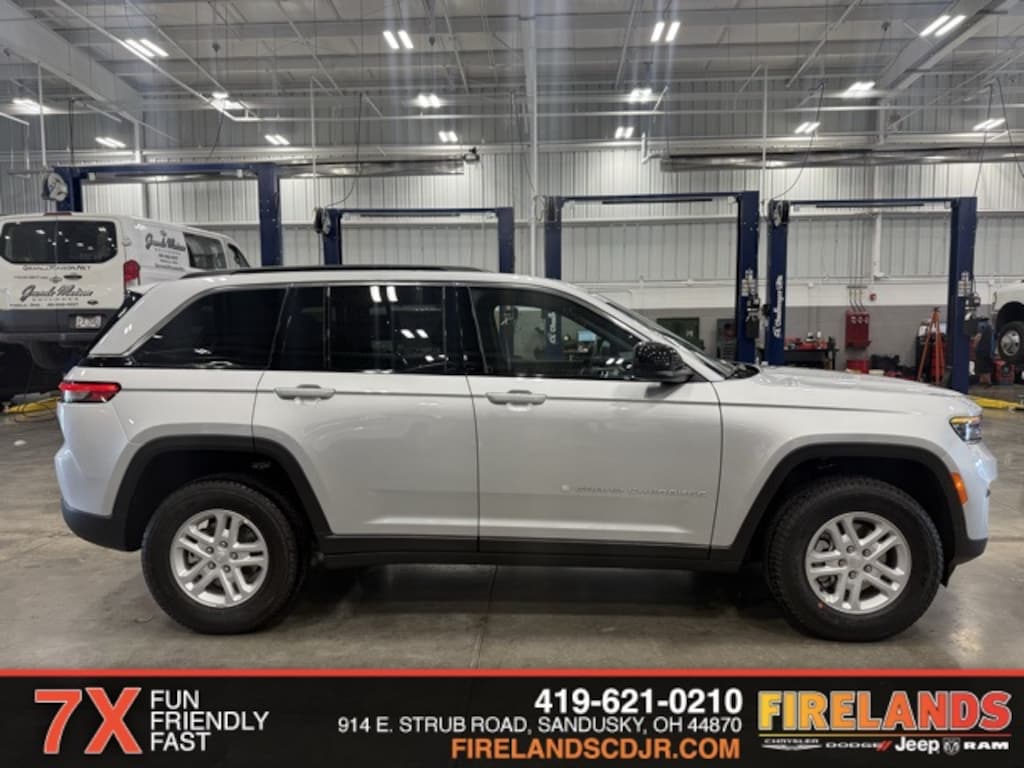 New 2025 Jeep Grand Cherokee Laredo Sport Utility