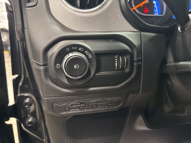 2025 Jeep Wrangler 4-Door Sahara - Photo 18