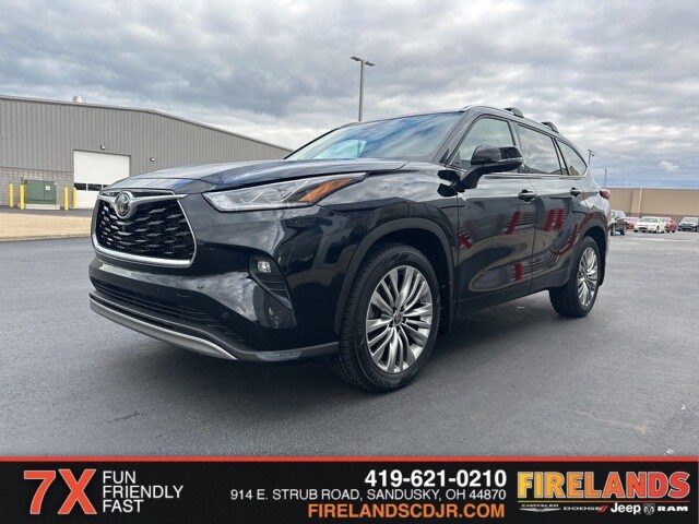 2023 Toyota Highlander L photo 3