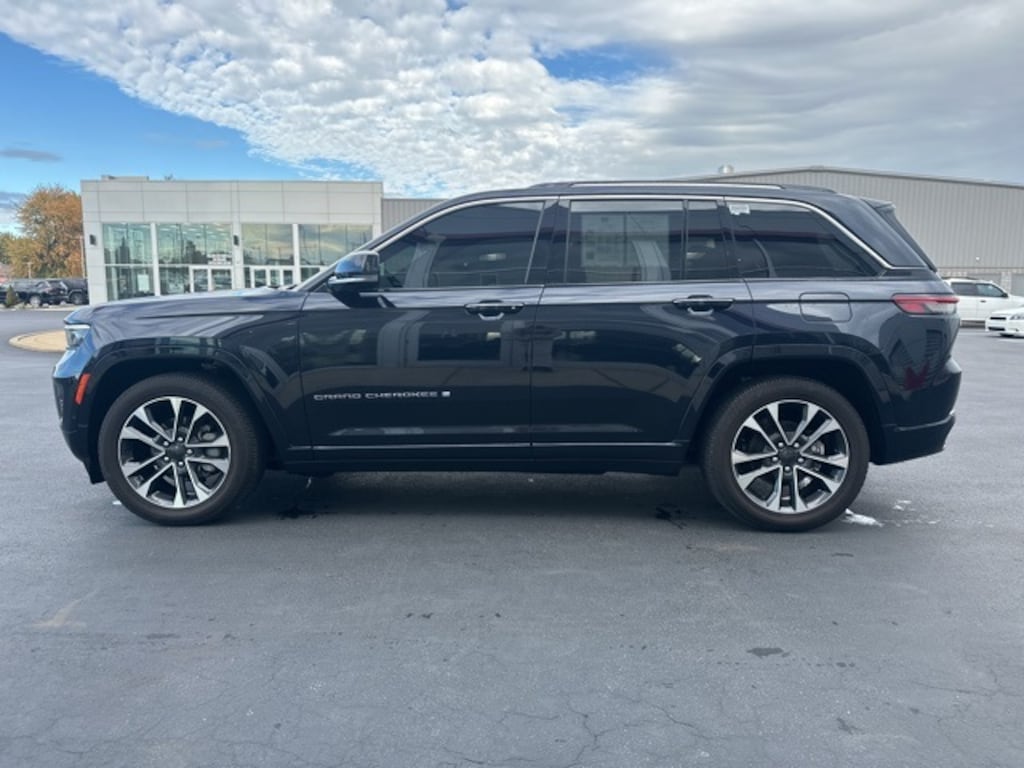 Used 2023 Jeep Grand Cherokee Overland SUV