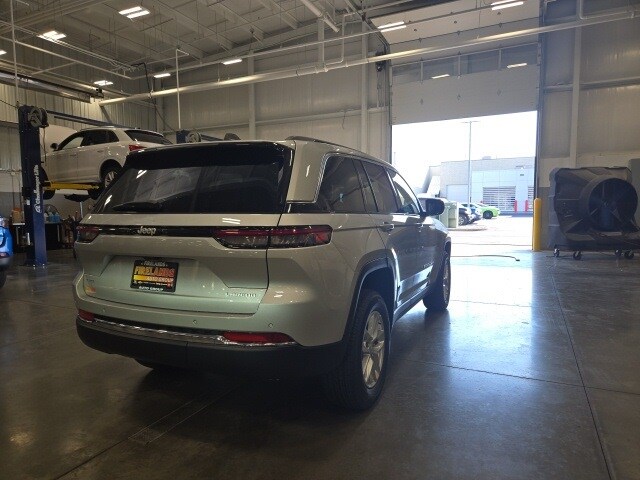 2025 Jeep Grand Cherokee Laredo X photo 2