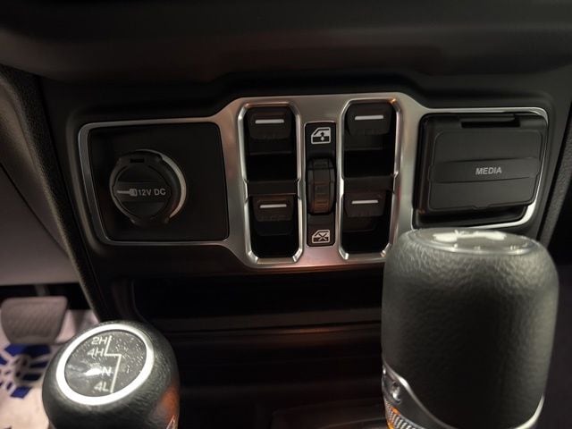 2025 Jeep Wrangler 4-Door Sahara - Photo 26