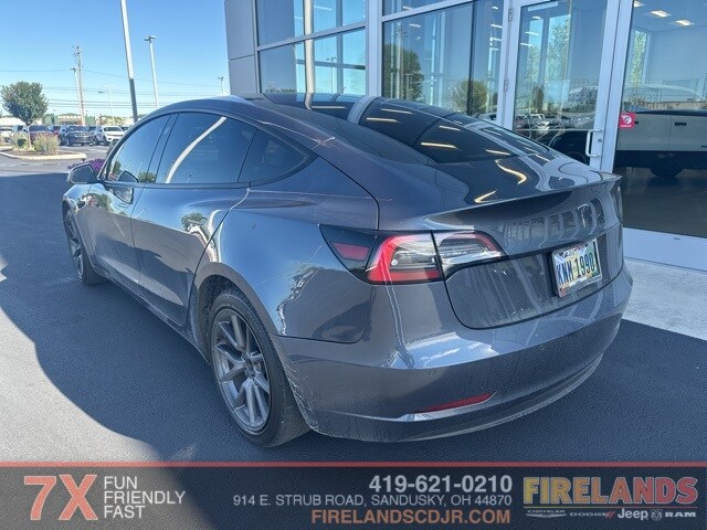 2021 Tesla Model 3 Standard Range Plus photo 3