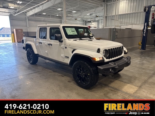 2025 Jeep Gladiator Nighthawk's photo