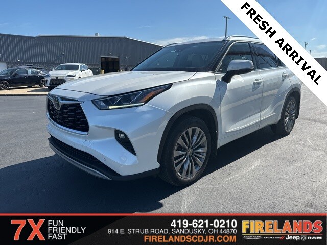 2021 Toyota Highlander Platinum photo 3