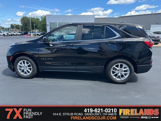 2023 Chevrolet Equinox LT photo 2